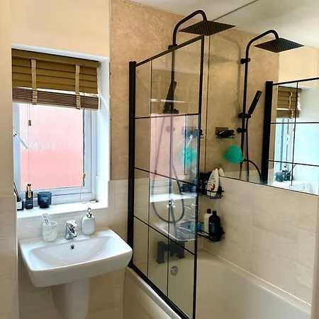 Private In A ليدز